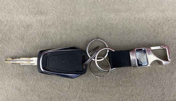 2016 Mahindra Kuv100 K8 D 6 STR, Diesel, Manual, 52,369 km, Key Close Up
