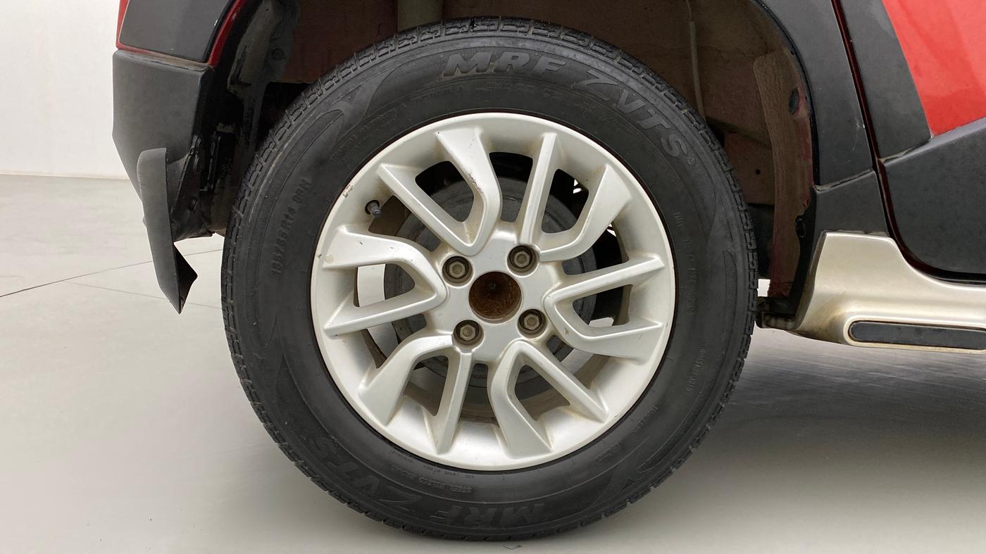 2016 Mahindra Kuv100 K8 D 6 STR, Diesel, Manual, 52,369 km, Right Rear Wheel