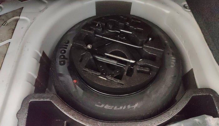 2017 Skoda Rapid AMBITION 1.6 MPI MT, Petrol, Manual, 43,118 km, Spare Tyre