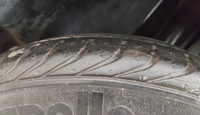 2017 Skoda Rapid AMBITION 1.6 MPI MT, Petrol, Manual, 43,118 km, Right Rear Tyre Tread