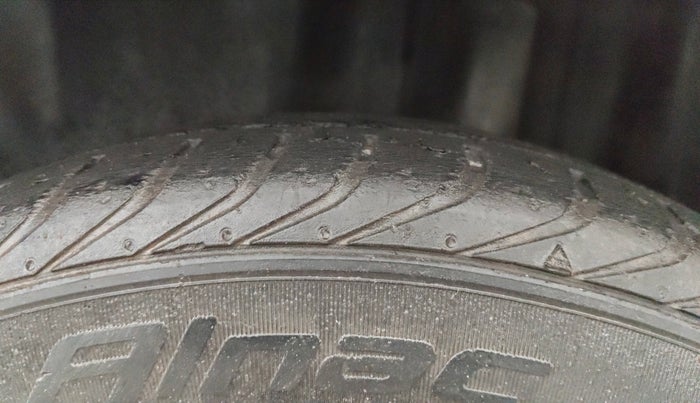 2017 Skoda Rapid AMBITION 1.6 MPI MT, Petrol, Manual, 43,118 km, Left Rear Tyre Tread