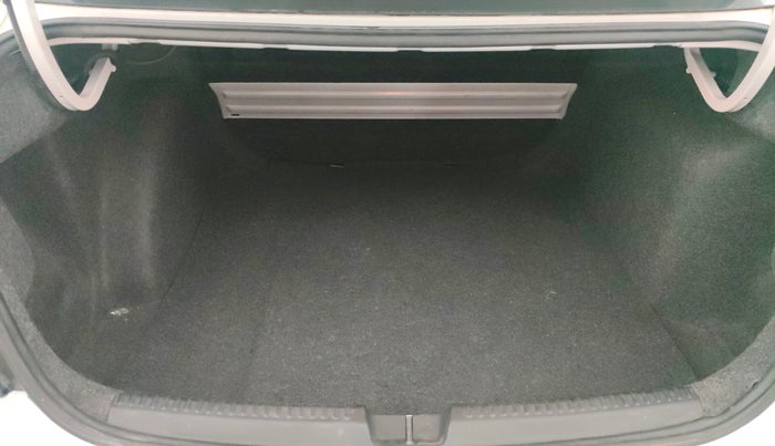 2017 Skoda Rapid AMBITION 1.6 MPI MT, Petrol, Manual, 43,118 km, Boot Inside