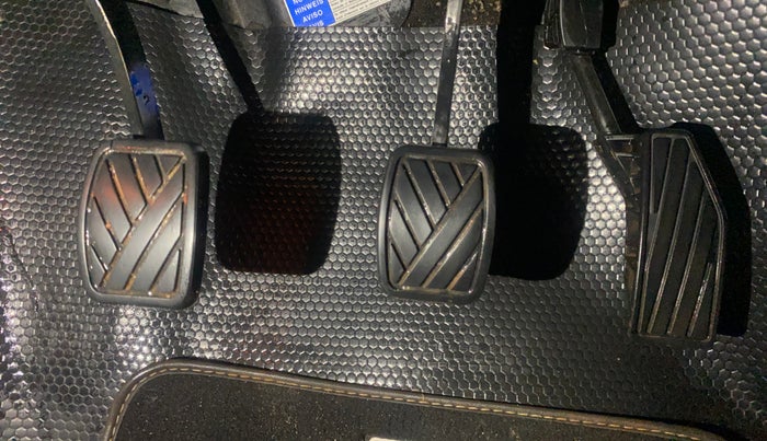 2020 Toyota Glanza G, Petrol, Manual, 69,703 km, Pedals