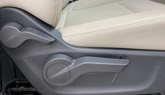 2020 Mahindra MARAZZO M8 8 STR, Diesel, Manual, 24,510 km, Driver Side Adjustment Panel