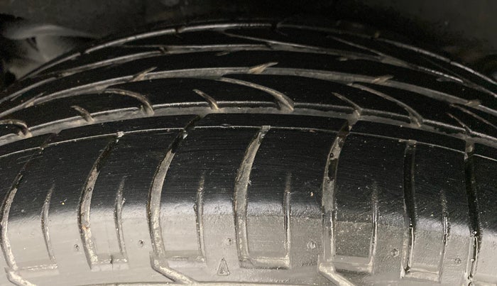 2020 Mahindra MARAZZO M8 8 STR, Diesel, Manual, 24,510 km, Left Rear Tyre Tread