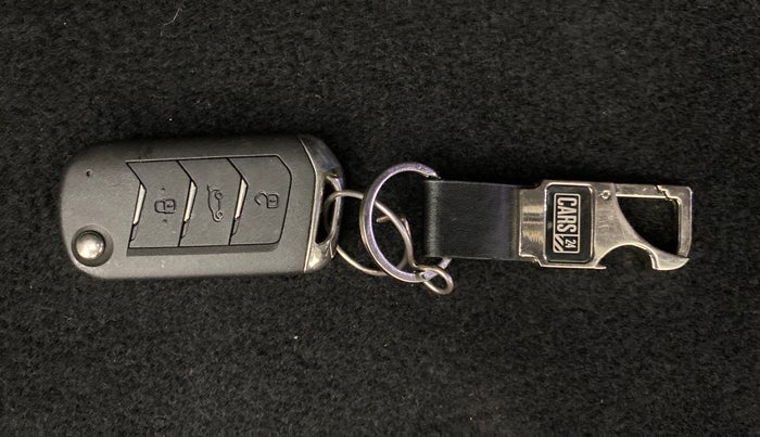 2020 Mahindra MARAZZO M8 8 STR, Diesel, Manual, 24,510 km, Key Close Up