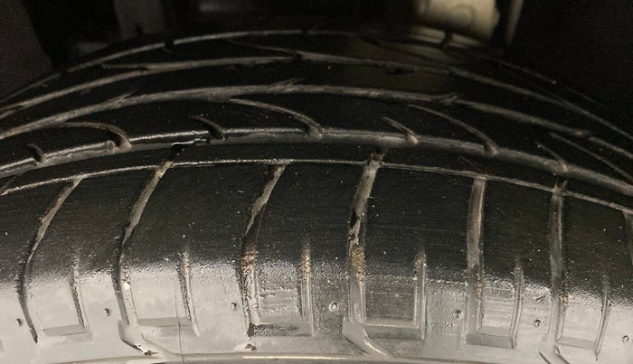 2020 Mahindra MARAZZO M8 8 STR, Diesel, Manual, 24,510 km, Left Front Tyre Tread
