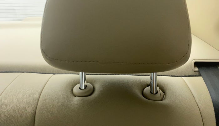 2020 Skoda Rapid ACTIVE 1.0 TSI, Petrol, Manual, 47,412 km, Second-row left seat - Headrest adjuster not working