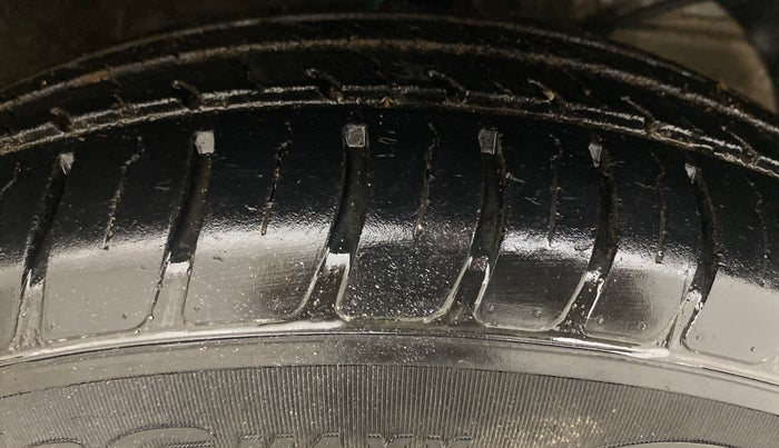 2018 Maruti Swift VXI, Petrol, Manual, 17,005 km, Right Front Tyre Tread