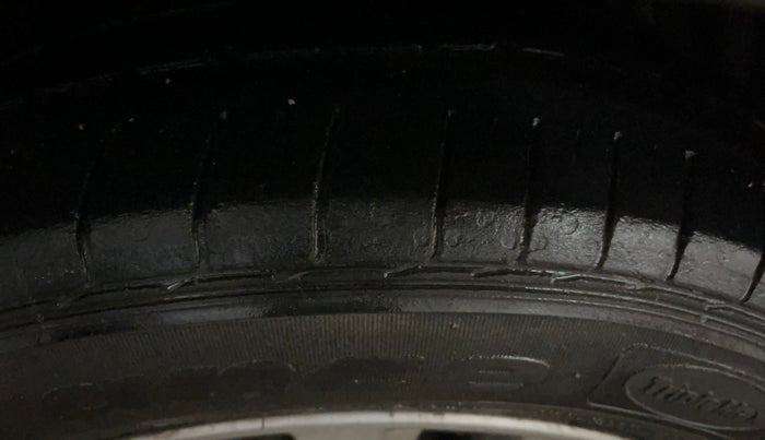 2022 Maruti Ciaz ZETA AT 1.5  SHVS PETROL, Petrol, Automatic, 57,975 km, Right Front Tyre Tread