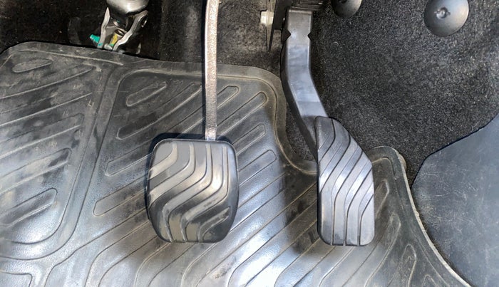 2022 Nissan MAGNITE XV TURBO CVT, Petrol, Automatic, 21,985 km, Pedals