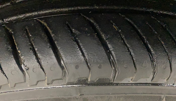 2022 Nissan MAGNITE XV TURBO CVT, Petrol, Automatic, 21,985 km, Right Front Tyre Tread