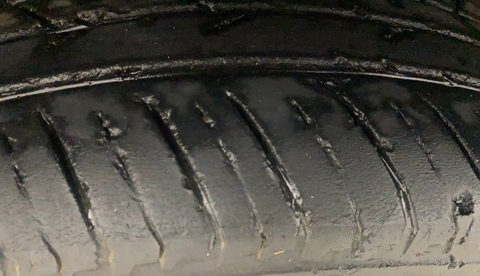 2022 Nissan MAGNITE XV TURBO CVT, Petrol, Automatic, 21,985 km, Right Rear Tyre Tread