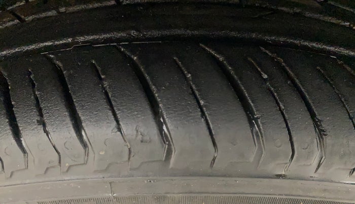 2022 Nissan MAGNITE XV TURBO CVT, Petrol, Automatic, 21,985 km, Left Front Tyre Tread