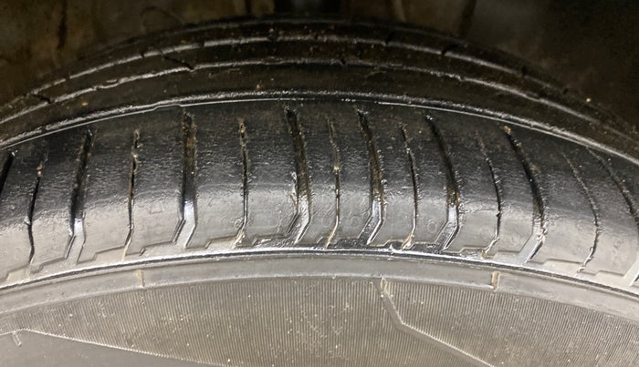 2022 Hyundai VENUE S (O) 1.0 Turbo Petrol DCT, Petrol, Automatic, 20,476 km, Right Front Tyre Tread