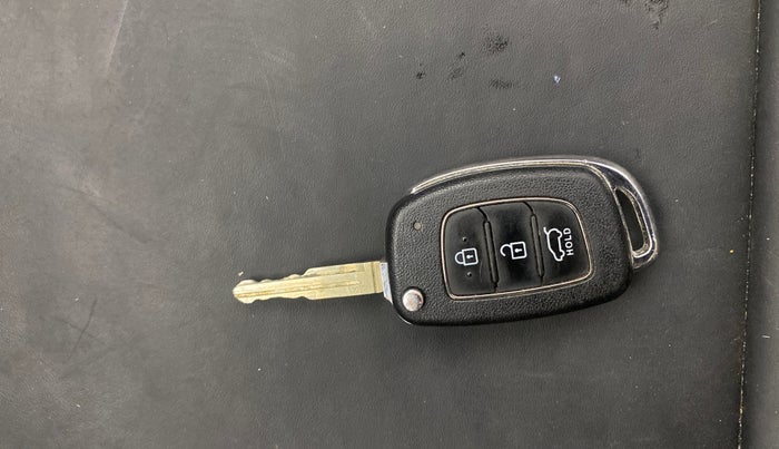 2022 Hyundai VENUE S (O) 1.0 Turbo Petrol DCT, Petrol, Automatic, 20,476 km, Key Close Up