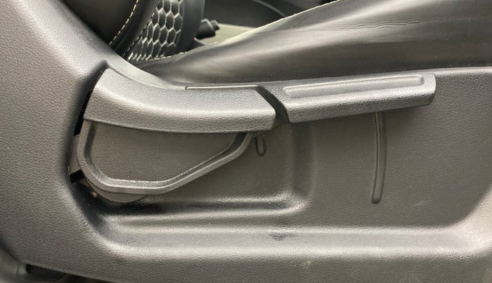 2022 Hyundai VENUE S (O) 1.0 Turbo Petrol DCT, Petrol, Automatic, 20,476 km, Driver Side Adjustment Panel