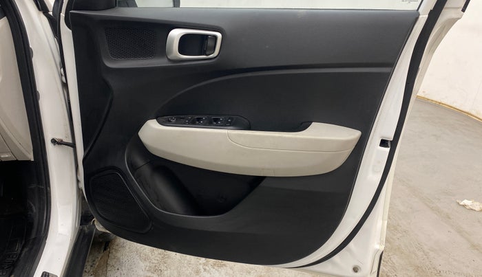 2022 Hyundai VENUE S (O) 1.0 Turbo Petrol DCT, Petrol, Automatic, 20,476 km, Driver Side Door Panels Control