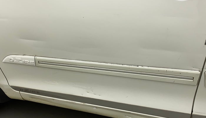 2014 Maruti Swift Dzire VXI, Petrol, Manual, 82,046 km, Front passenger door - Slightly dented