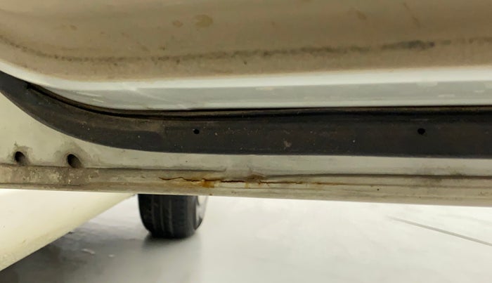 2014 Maruti Swift Dzire VXI, Petrol, Manual, 82,046 km, Right rear door - Slightly rusted