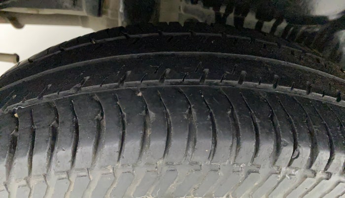 2014 Maruti Swift Dzire VXI, Petrol, Manual, 82,046 km, Right Rear Tyre Tread
