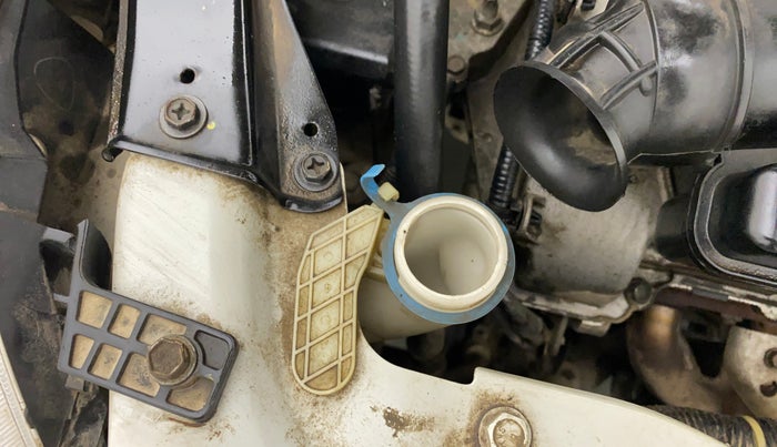 2014 Maruti Swift Dzire VXI, Petrol, Manual, 82,046 km, Front windshield - Wiper bottle cap missing
