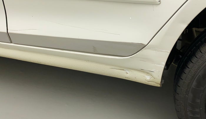 2014 Maruti Swift Dzire VXI, Petrol, Manual, 82,046 km, Left running board - Slightly dented