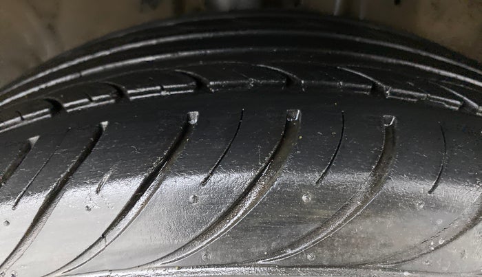 2010 Hyundai i20 ASTA 1.2, Petrol, Manual, 49,915 km, Right Front Tyre Tread
