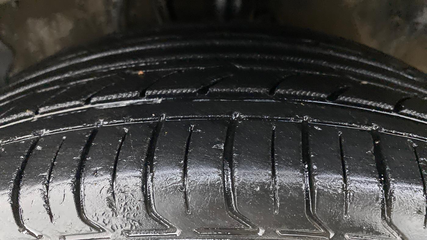 2010 Hyundai i20 ASTA 1.2, Petrol, Manual, 49,915 km, Left Front Tyre Tread