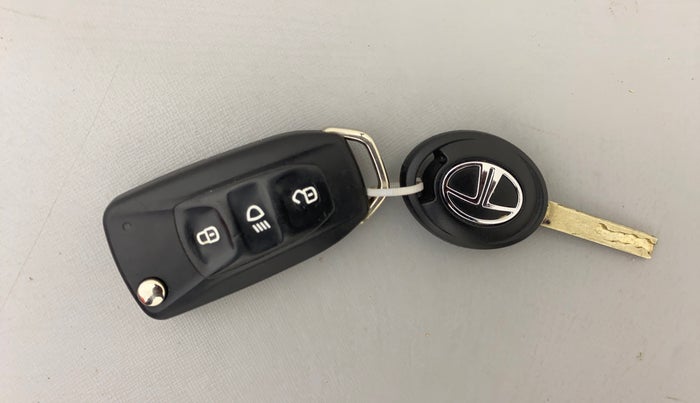 2021 Tata Tiago XZ PLUS PETROL, Petrol, Manual, 79,298 km, Key Close Up