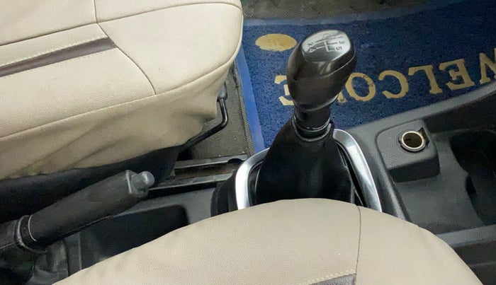 2016 Renault Kwid RXL, Petrol, Manual, 50,022 km, Gear lever - Boot cover slightly torn