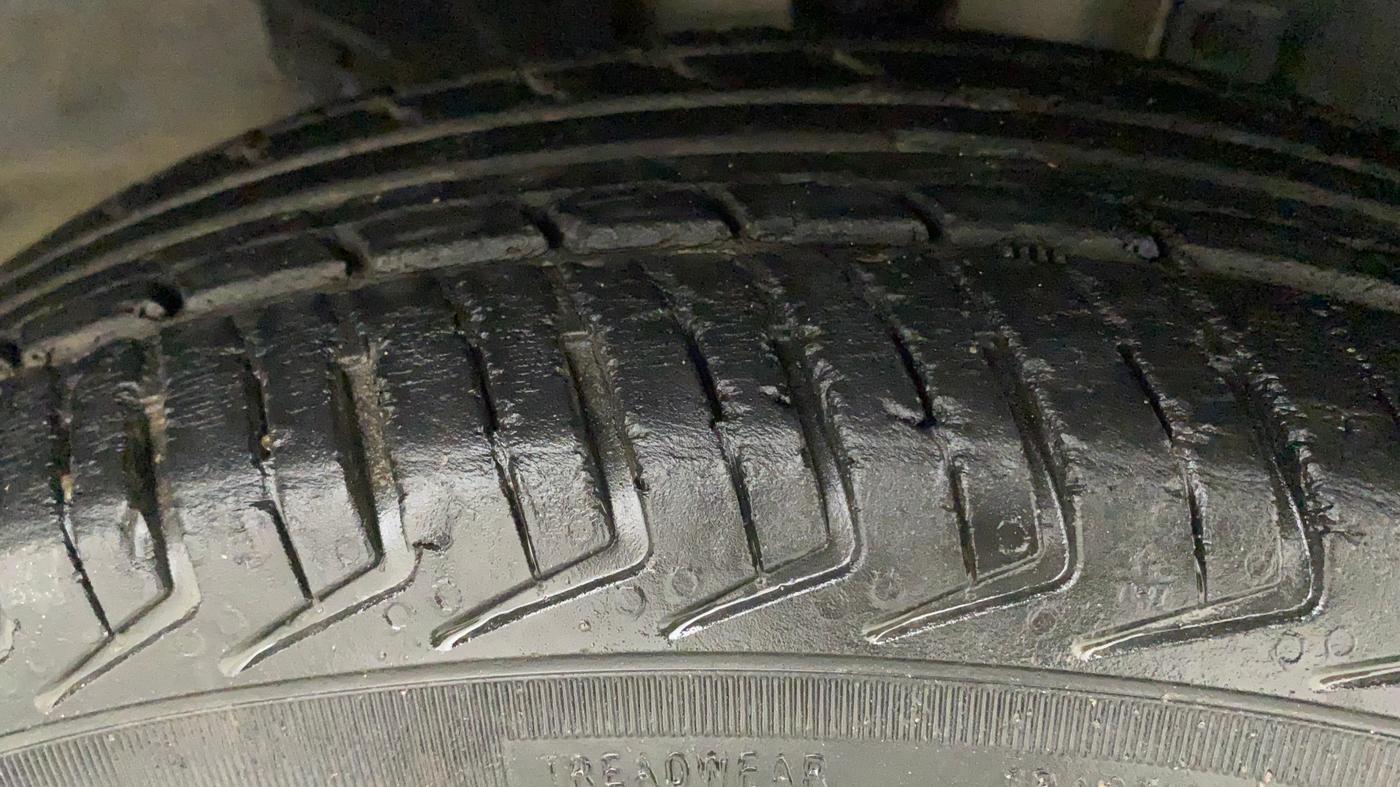 2016 Renault Kwid RXL, Petrol, Manual, 50,022 km, Right Front Tyre Tread
