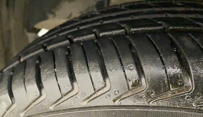 2016 Renault Kwid RXL, Petrol, Manual, 50,022 km, Left Front Tyre Tread