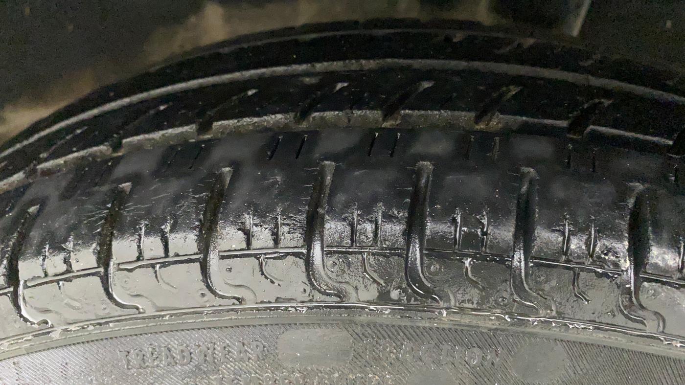 2016 Renault Kwid RXL, Petrol, Manual, 50,022 km, Left Rear Tyre Tread