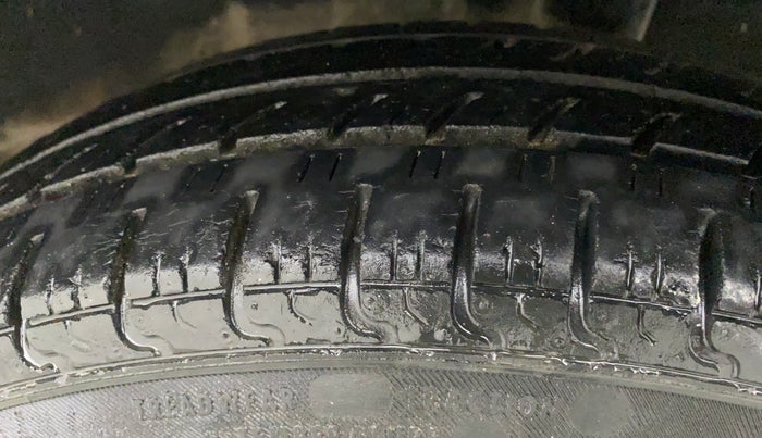 2016 Renault Kwid RXL, Petrol, Manual, 50,022 km, Left Rear Tyre Tread