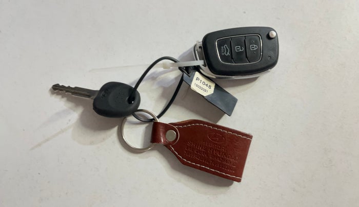 2021 Hyundai AURA S 1.2 CNG, CNG, Manual, 63,211 km, Key Close Up