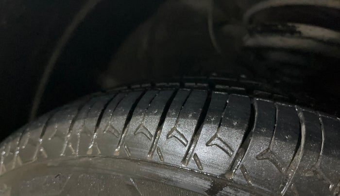 2021 Hyundai AURA S 1.2 CNG, CNG, Manual, 63,211 km, Right Front Tyre Tread