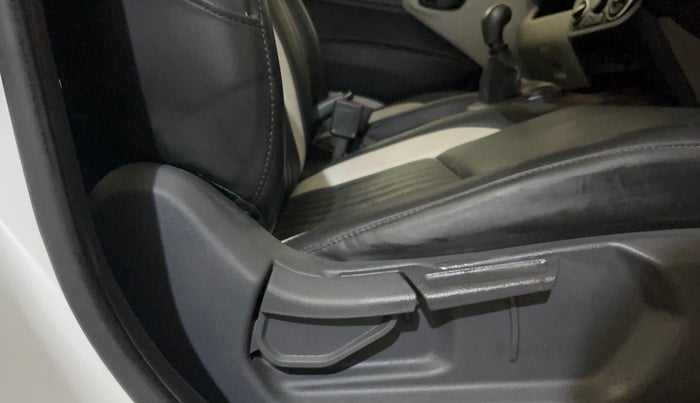 2021 Hyundai AURA S 1.2 CNG, CNG, Manual, 63,211 km, Driver Side Adjustment Panel