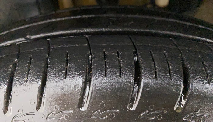 2022 Renault TRIBER RXL MT, Petrol, Manual, 5,303 km, Left Front Tyre Tread