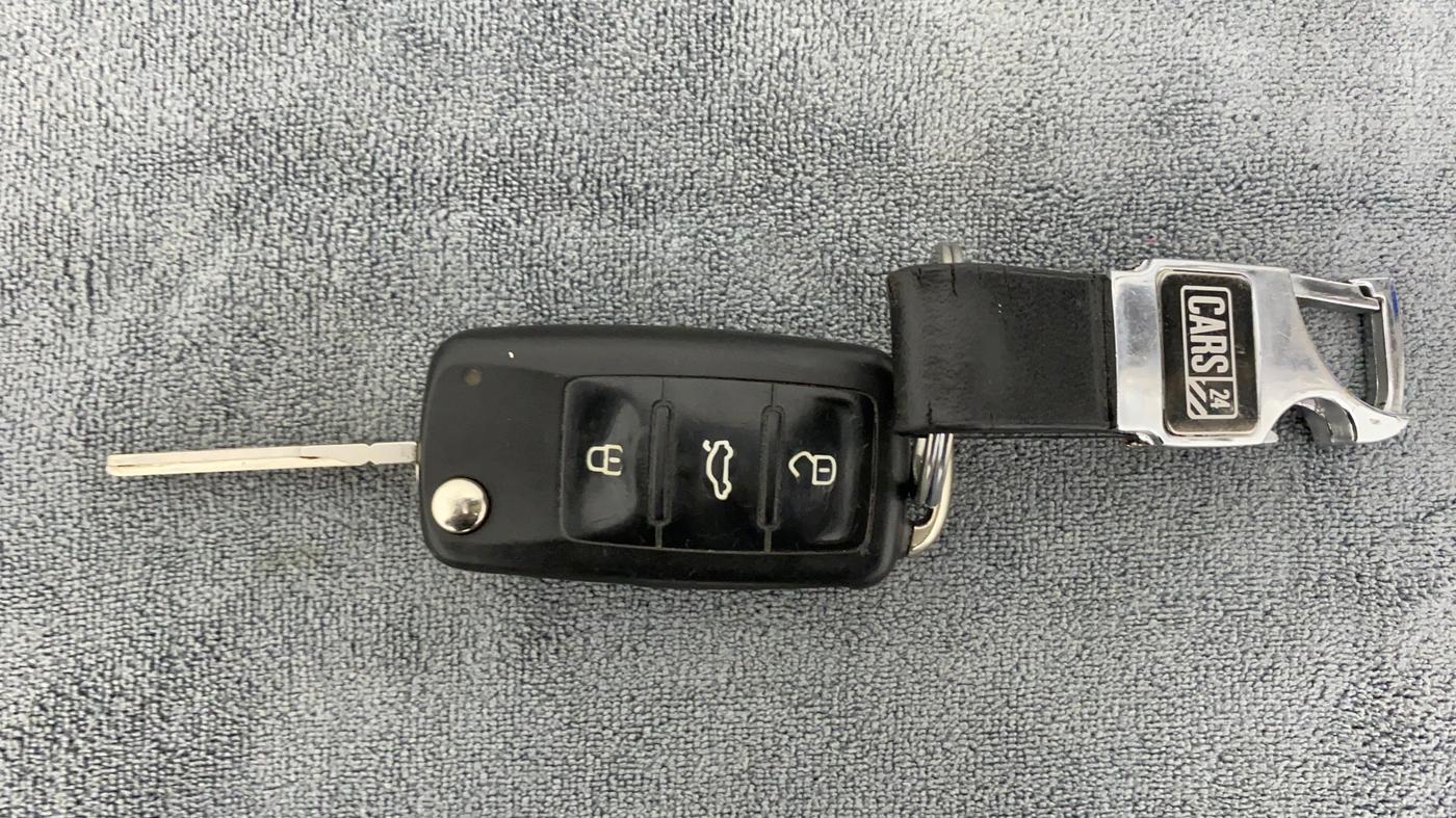 2017 Skoda Rapid 1.6 MPI STYLE AT, Petrol, Automatic, 36,421 km, Key Close Up