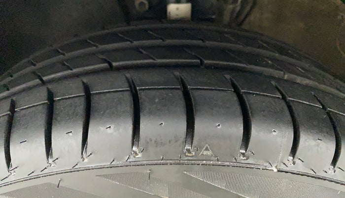 2017 Skoda Rapid 1.6 MPI STYLE AT, Petrol, Automatic, 36,421 km, Left Front Tyre Tread