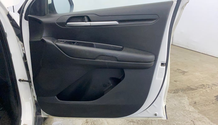 2022 KIA SONET HTE 1.2, Petrol, Manual, 41,280 km, Driver Side Door Panels Control