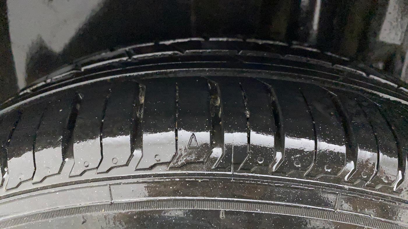 2017 Maruti Swift ZXI, Petrol, Manual, 61,718 km, Left Rear Tyre Tread