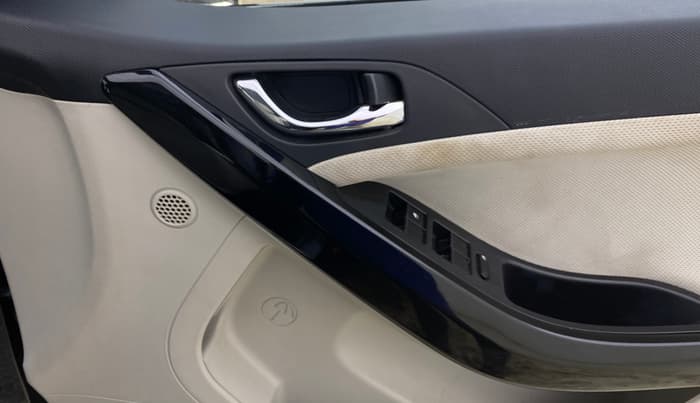 2023 Tata NEXON XZA PLUS DIESEL, Diesel, Automatic, 39,364 km, Driver Side Door Panels Control