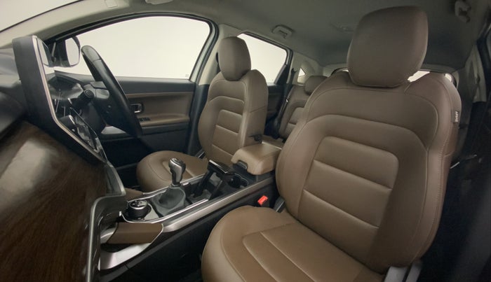 2019 Tata Harrier XZ 2.0L, Diesel, Manual, 53,051 km, Right Side Front Door Cabin