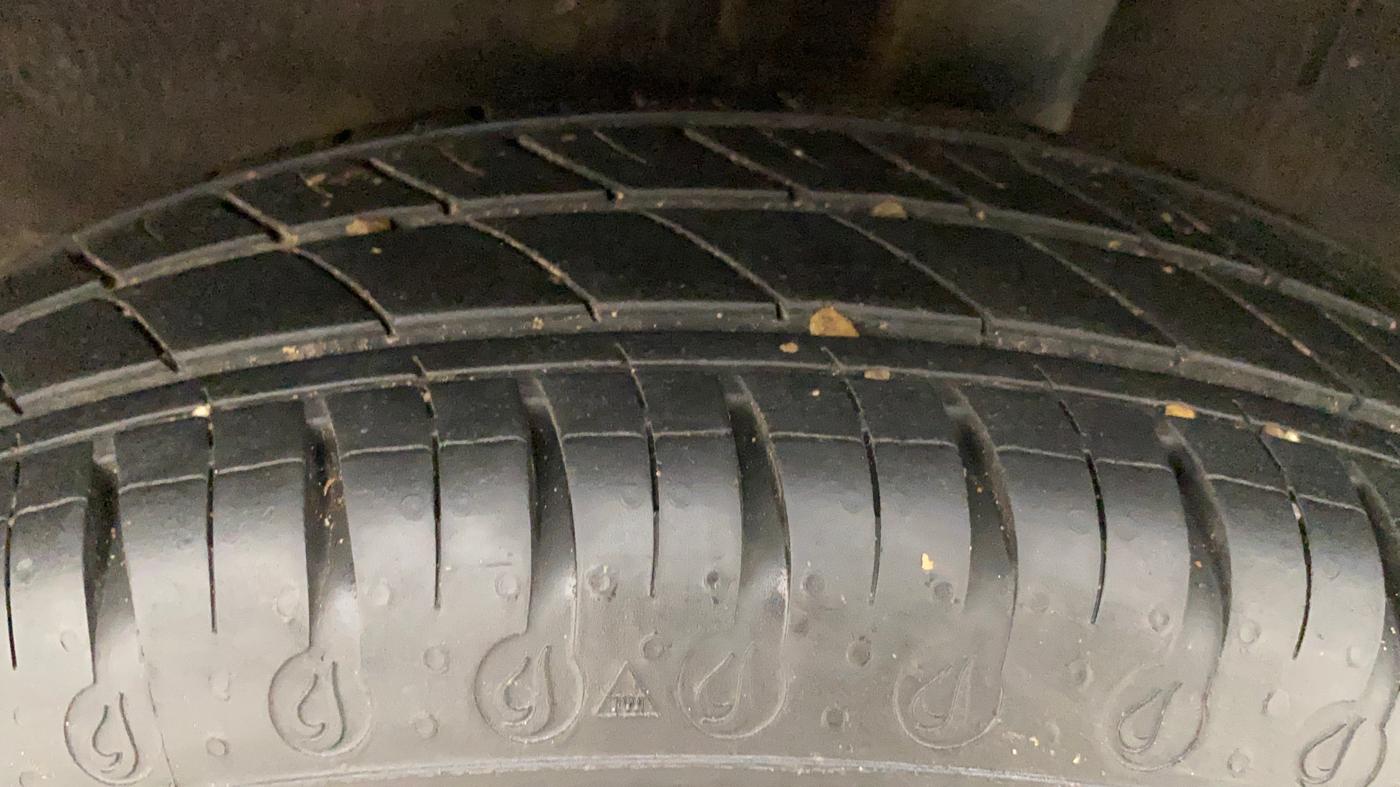 2021 Renault Kwid RXL 1.0, Petrol, Manual, 10,002 km, Left Rear Tyre Tread
