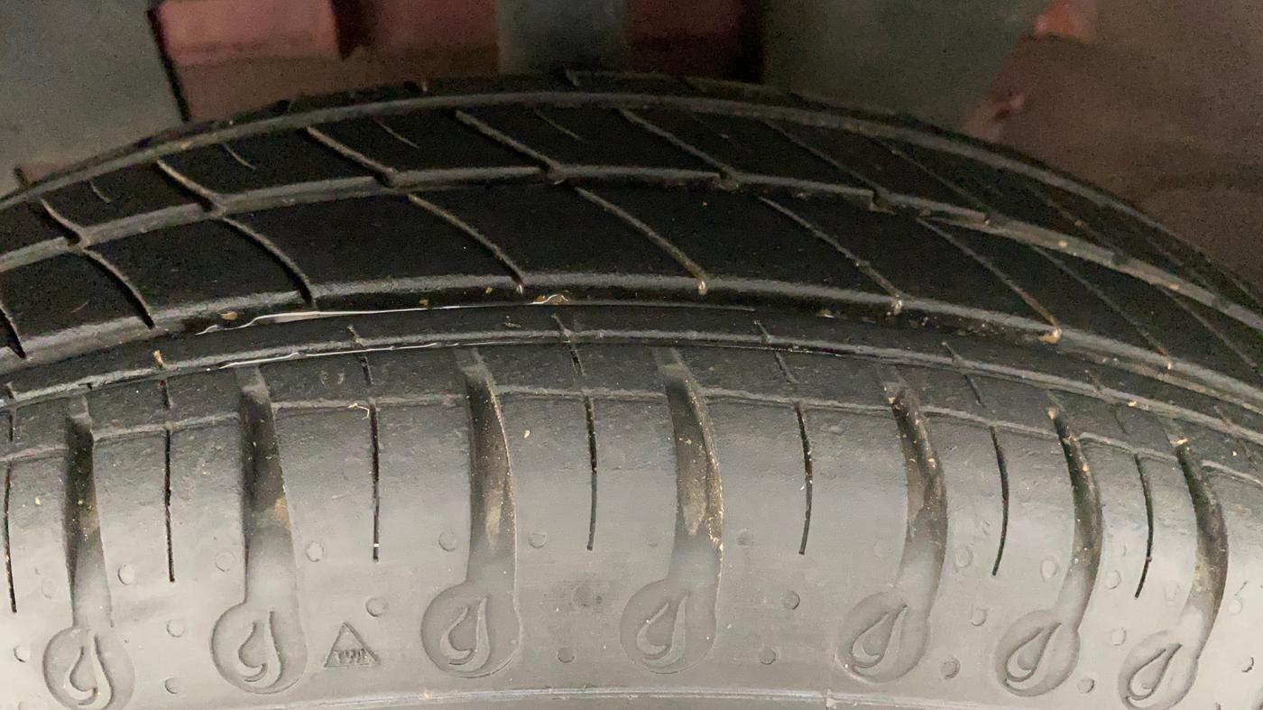 2021 Renault Kwid RXL 1.0, Petrol, Manual, 10,002 km, Left Front Tyre Tread