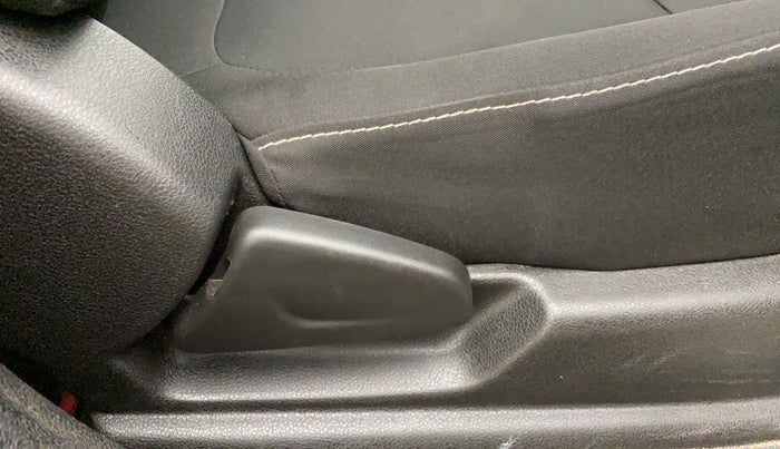 2021 Renault Kwid RXL 1.0, Petrol, Manual, 10,002 km, Driver Side Adjustment Panel