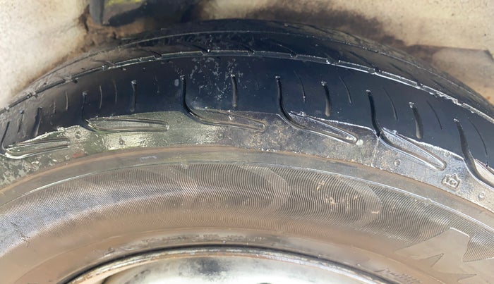 2014 Hyundai i10 MAGNA 1.1, CNG, Manual, 91,829 km, Left Rear Tyre Tread