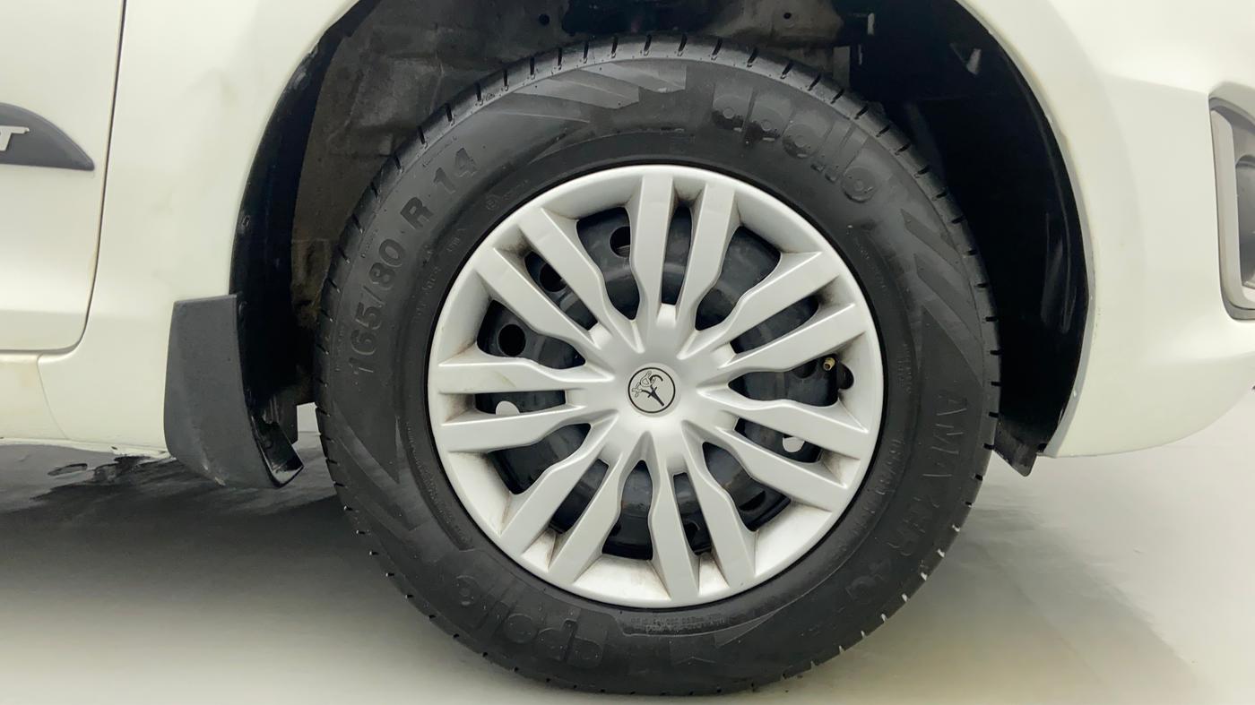 2015 Maruti Swift VXI D, CNG, Manual, 1,33,652 km, Right Front Wheel